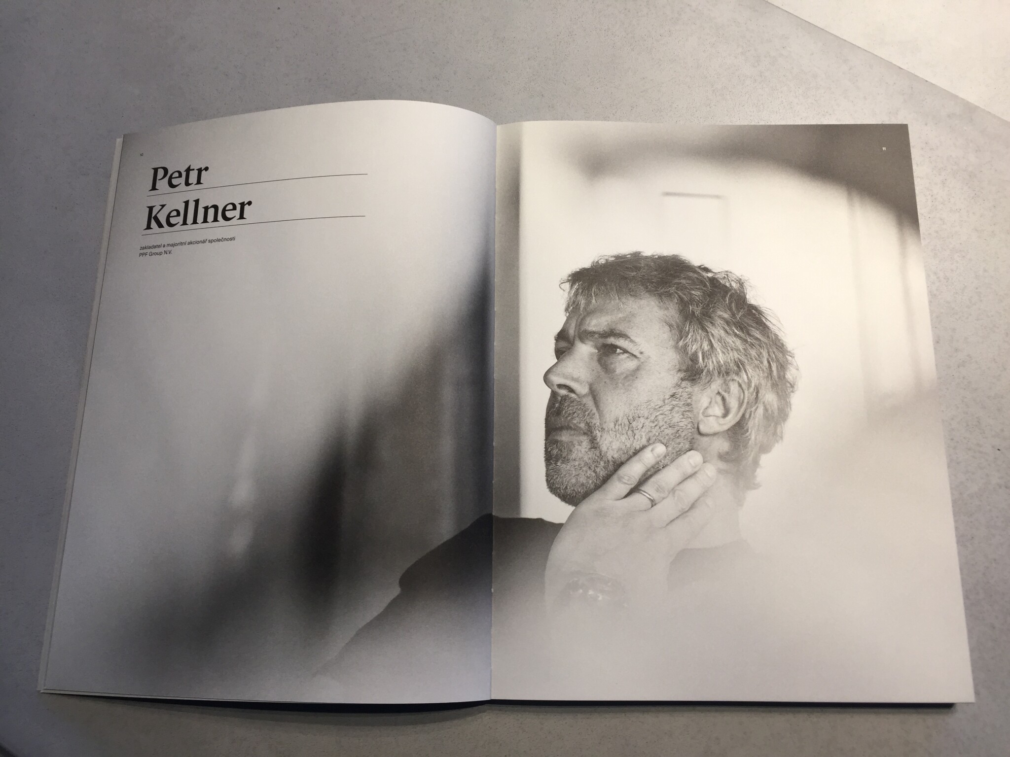 Kellner a spol. na černobílých fotkách. Prohlédněte si čerstvou výroční zprávu PPF