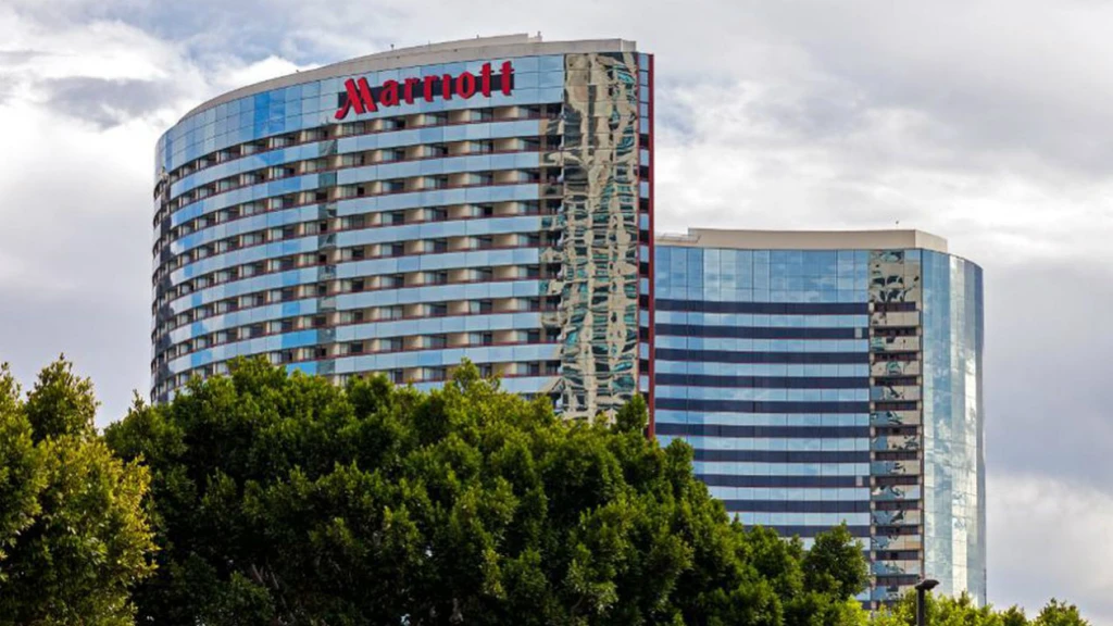 Hotelový gigant Marriott dostal miliardovou pokutu za únik dat zákazníků