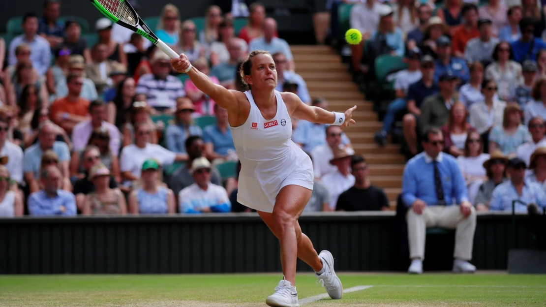 Česká tenisová senzace na druhou. Strýcová oslavila derniéru na Wimbledonu titulem