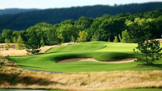 Tohle jsou nejlepší golfová hřiště v&nbsp;Česku. Koho na nich potkáte?