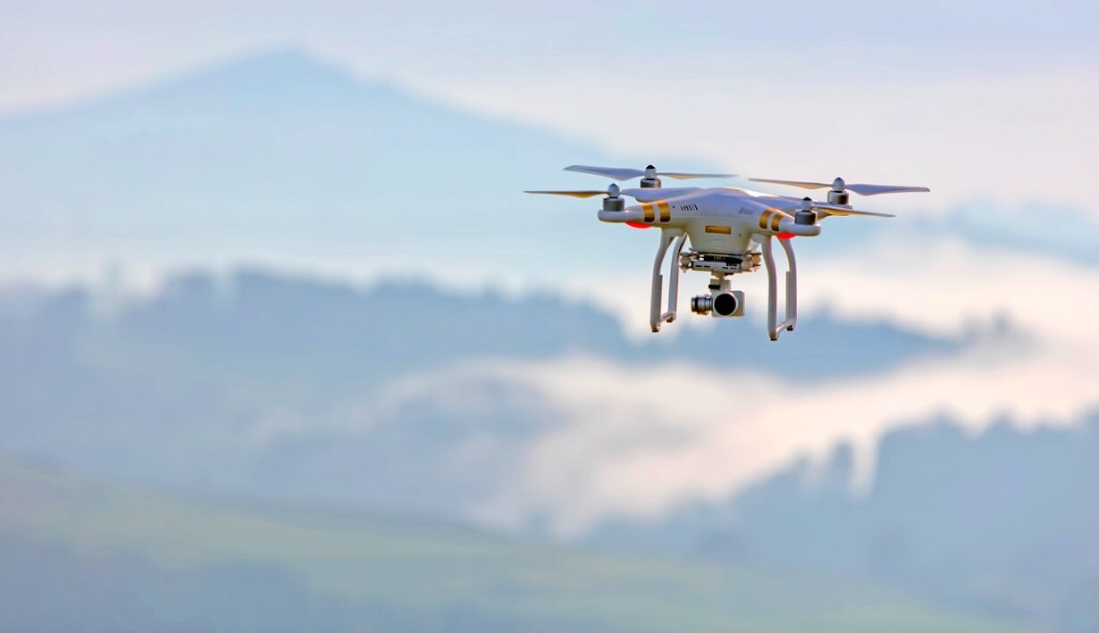 Česká technologie autonomních dronů chrání před paparazzi i požáry