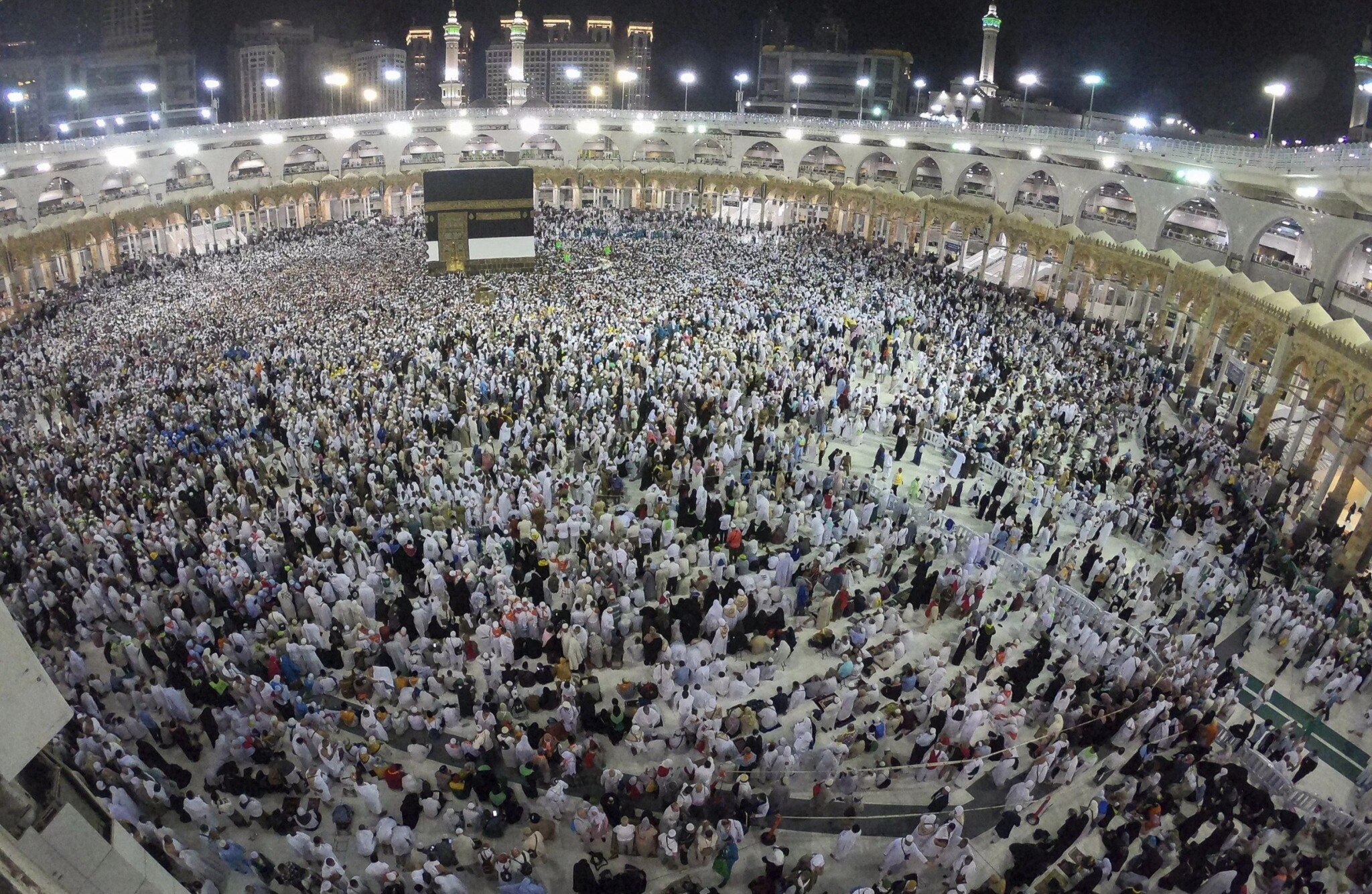 Dva miliony muslimů míří do Mekky. Ochrání je chytré karty a software, jenž dokáže předvídat