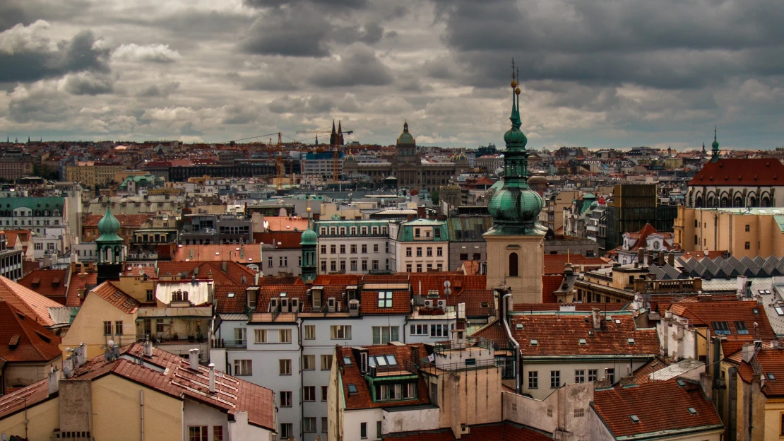 Praha z ptačí perspektivy. Nechte se provést pohledy na věže a střechy