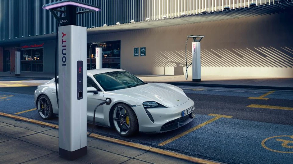 Taycan předehnal 911. Elektrického Porsche se prodalo o&nbsp;několik set kusů více