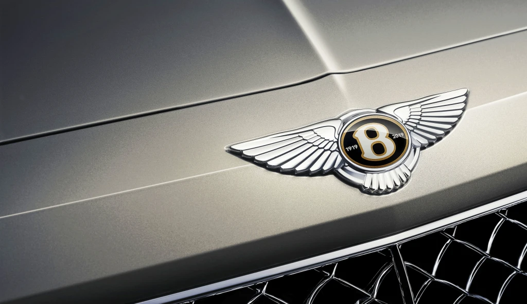 Století britské legendy. Bentley slaví novými modely i&nbsp;golfovými holemi