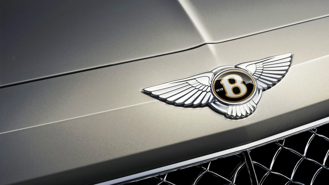 Století britské legendy. Bentley slaví novými modely i golfovými holemi