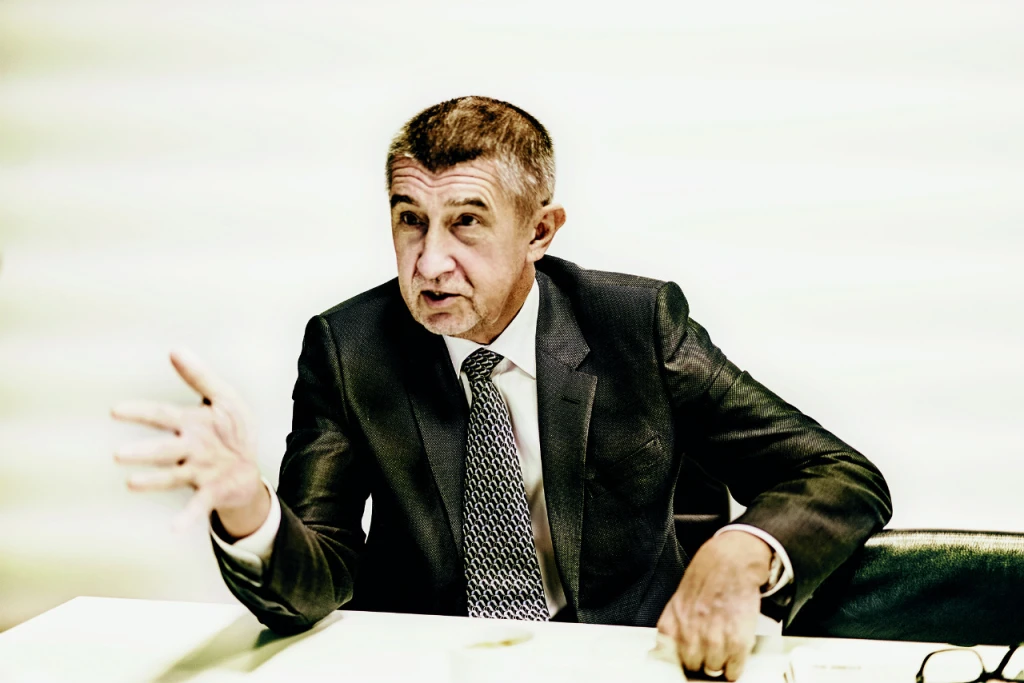 Babiš si došlápl na Komárka. Ten kvůli vyšším daním zchudne o&nbsp;miliardy