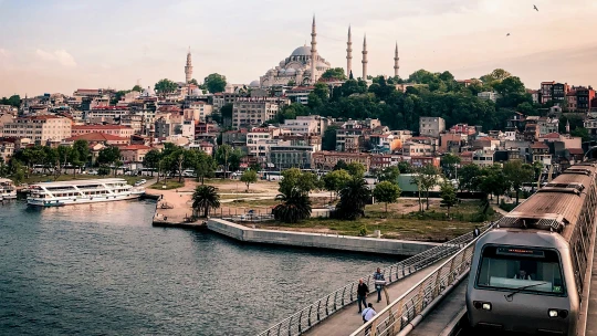 Za novými vlasy do Istanbulu. Zájemce tam vozí i&nbsp;čeští podnikatelé