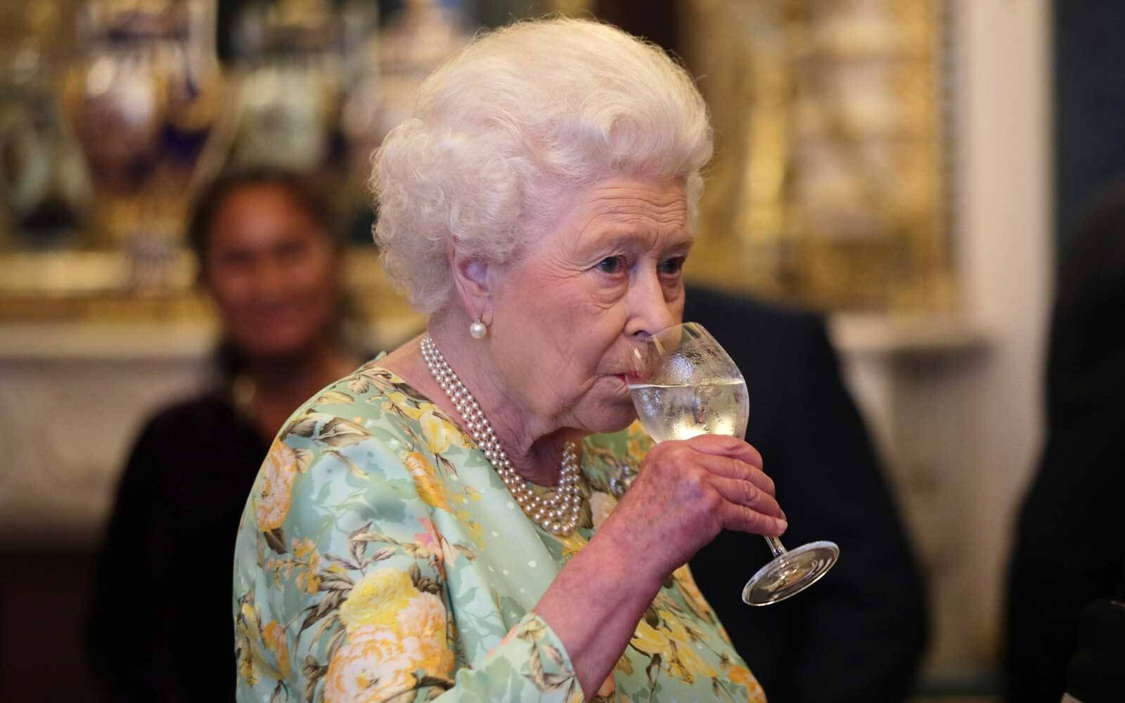 Forbes Royal: Oslavte letošní silvestr s královninými nejmilejšími drinky