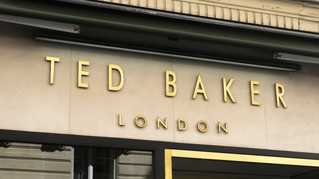 Britský luxusní řetězec Ted Baker opustili šéfové, vyhlídky jsou drsné