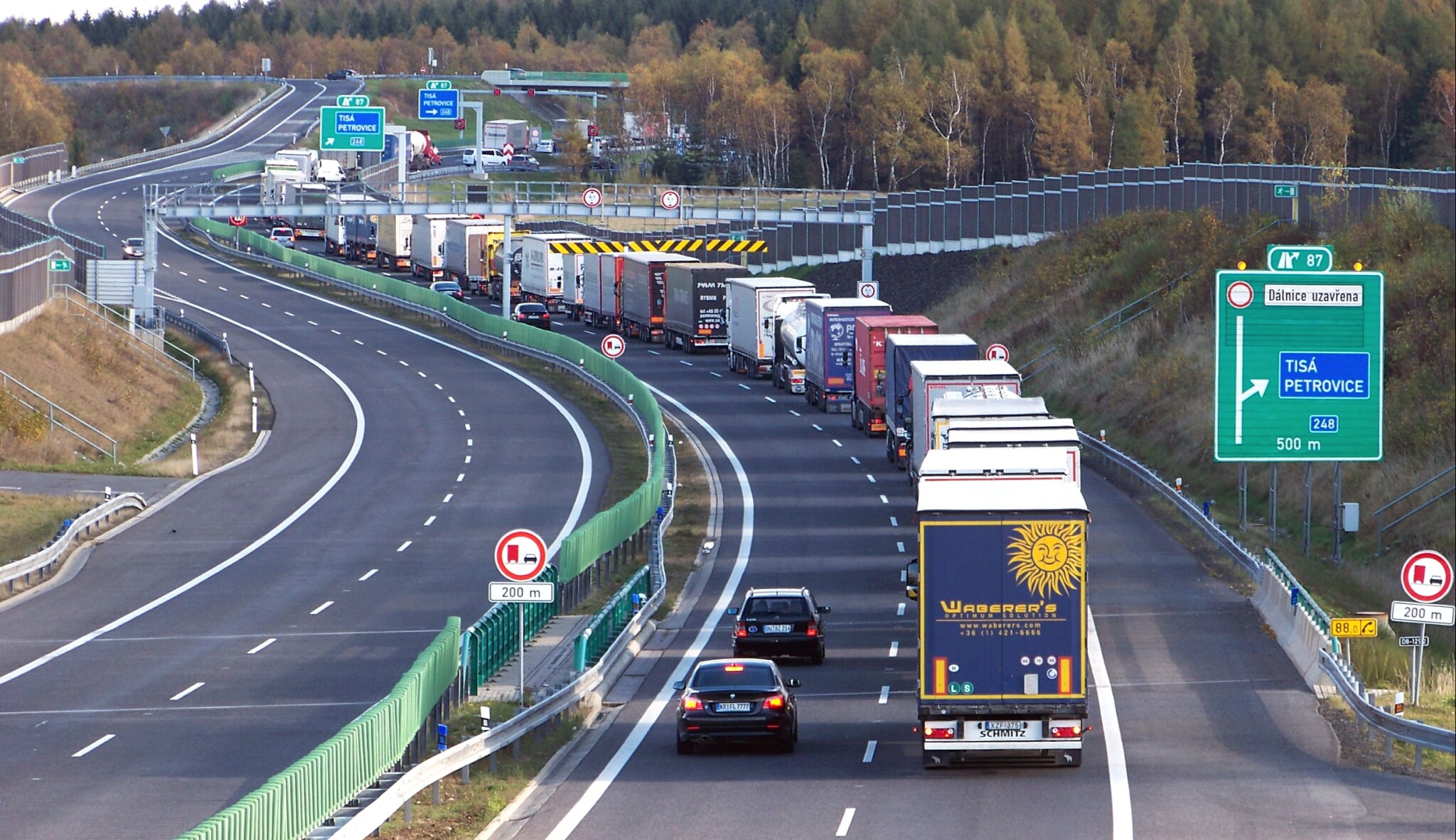 České dálniční známky letos stály řidiče téměř šest miliard. Prodej vzrostl o čtvrtinu