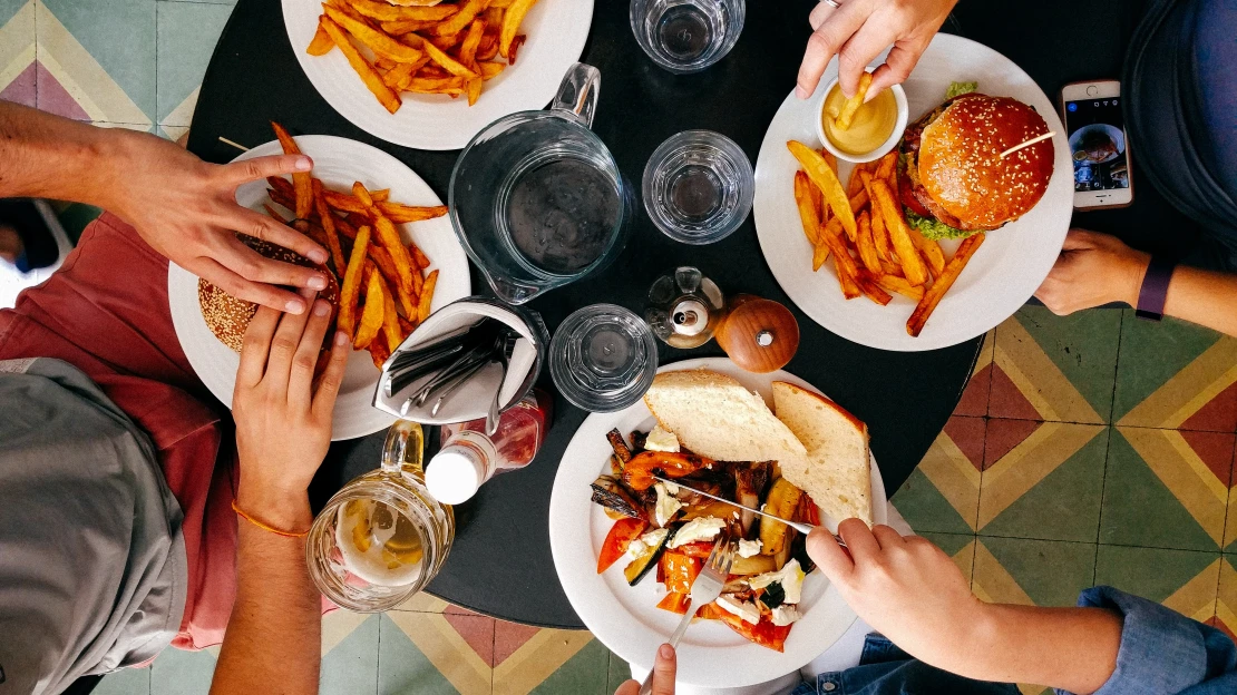 Což takhle dát si… Průměrná cena obědů přesahuje rekordních 127 korun