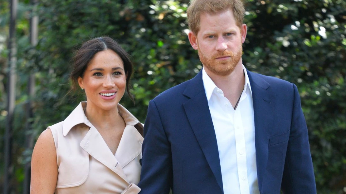 Forbes Royal: Harry, Meghan a jak to bude dál. Lze zpeněžit logo korunky?