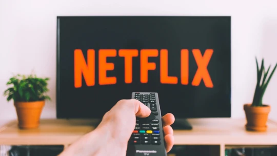 Netflixu se zákaz sdílení hesel vyplácí. Zavede ho i&nbsp;konkurence?