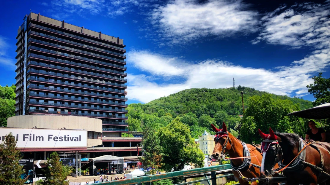 Šestnáct pater problémů. Začala zásadní rekonstrukce karlovarského hotelu Thermal