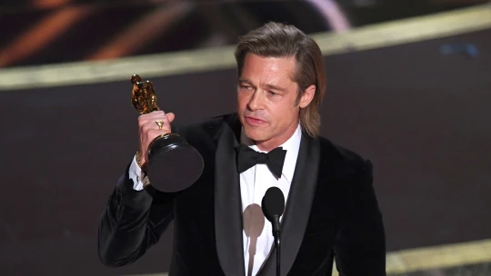 Pět okamžiků letošních Oscarů: Brad Pitt se dočkal a&nbsp;filmem roku je cizojazyčný Parazit