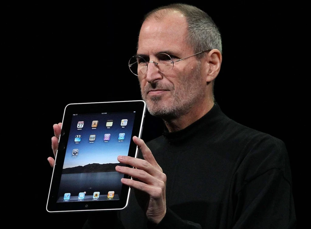 Deset let iPadu. Proč se z&nbsp;revoluční vize Steva Jobse stal propadák?