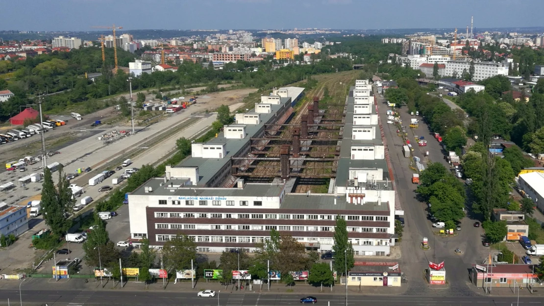 Sekyra zatne na Žižkově. Developer promění nákladové nádraží na sídlo filmového archivu i kino