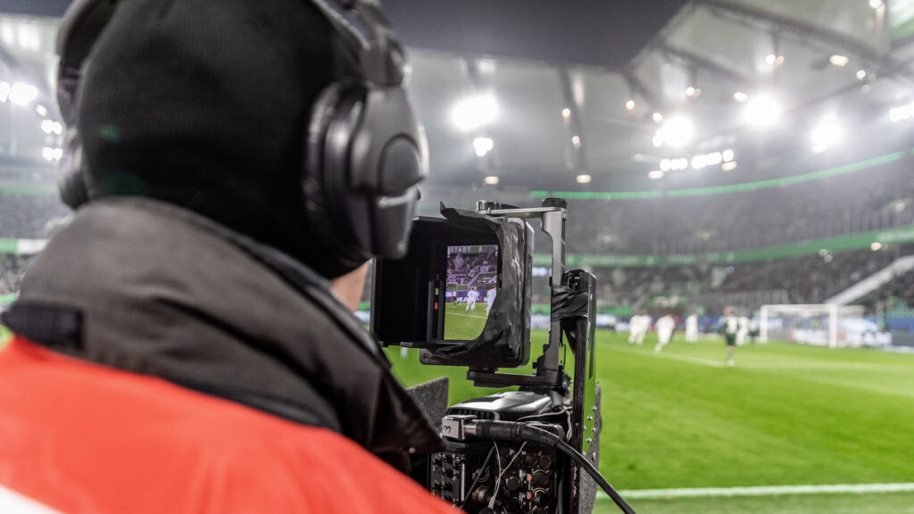 Fotbal 9:16. Bundesliga reaguje na trend mobilů, vysílá zápasy na výšku