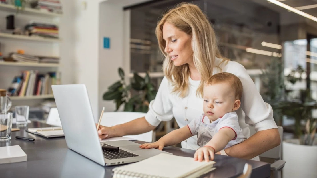 Děti a home office. Jak efektivně zvládnout práci i zabavit potomky