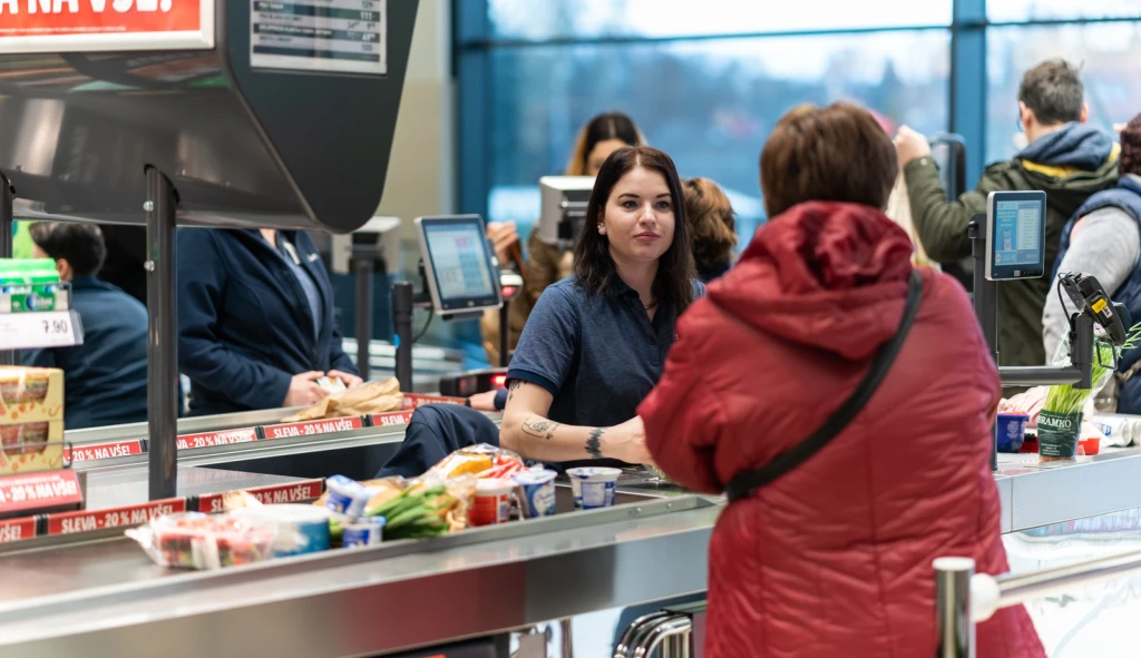 Milionové bonusy. Lidl, Kaufland a&nbsp;další řetězce mimořádně odmění pokladní nebo skladníky