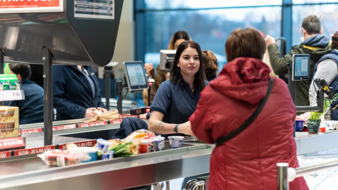 Milionové bonusy. Lidl, Kaufland a další řetězce mimořádně odmění pokladní nebo skladníky