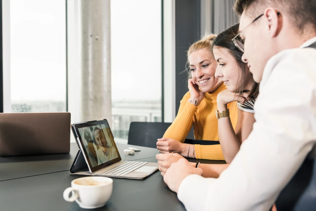 Zoom, Slack nebo Teams. Jak komunikovat s&nbsp;kolegy na home officu