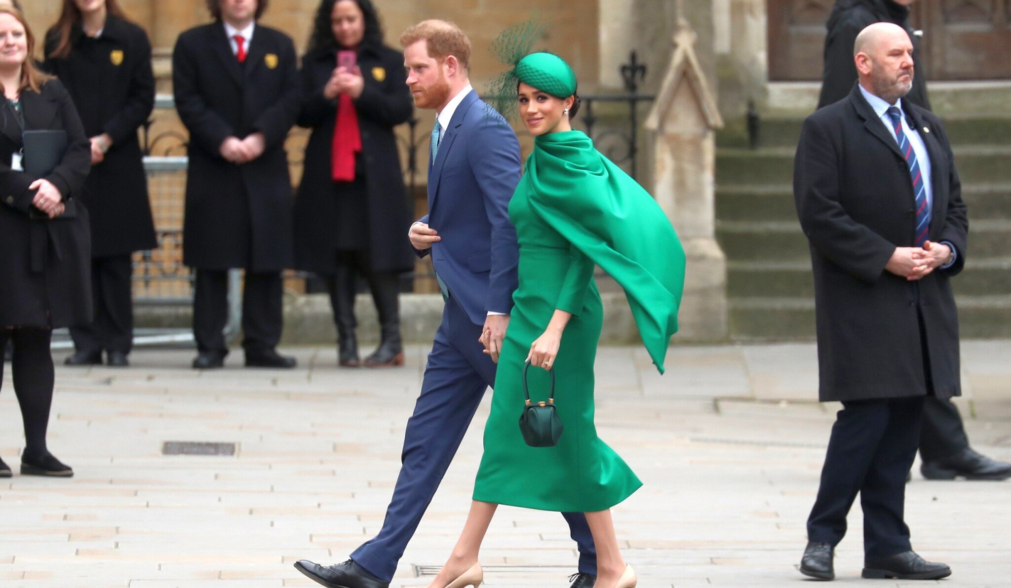 Forbes Royal: Sbohem a řetěz. Harry a Meghan se dnes rozloučili s monarchií