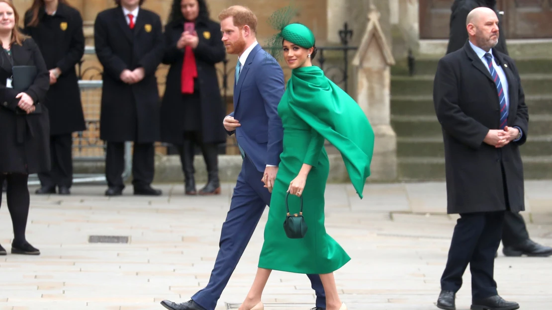 Forbes Royal: Sbohem a řetěz. Harry a Meghan se dnes rozloučili s monarchií