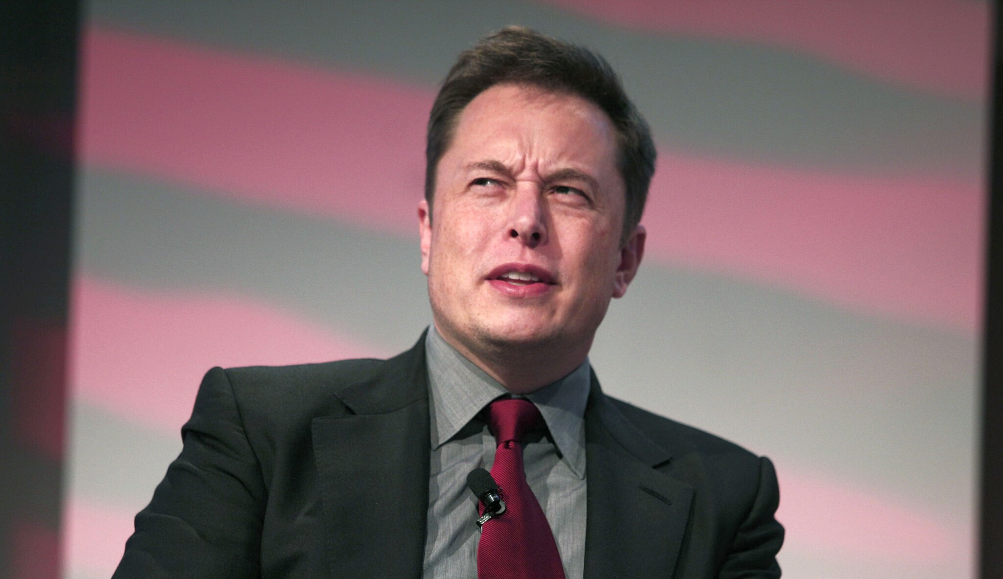 Tesla by se mohla pustit do výroby ventilátorů, slíbil Elon Musk. A schytal kritiku