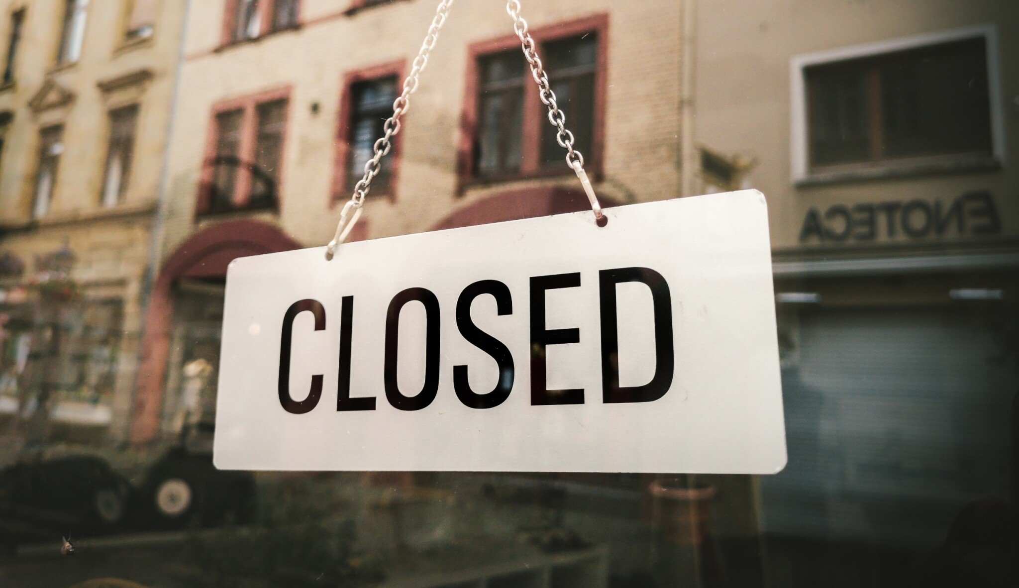 Ústavní soud rozhodne o uzavření maloobchodů. Rozsudek ovlivní jejich provoz mimo nouzový stav