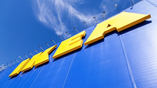 IKEA v&nbsp;onlinu trojnásobně roste, nestačí ale vydávat. Obchody otevřou pro méně lidí