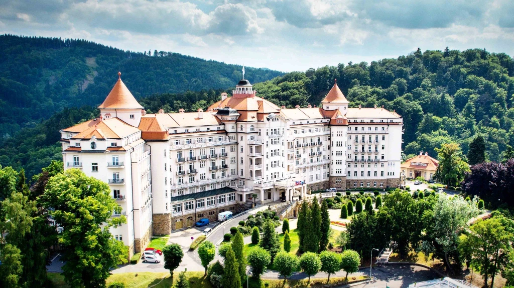 Symbol lázeňské pohromy. Ikonický hotel Imperial v&nbsp;Karlových Varech propustí zaměstnance