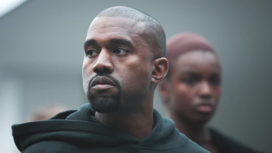 Yeezy to dokázal i&nbsp;bez přehánění. Kanye West je oficiálně miliardář