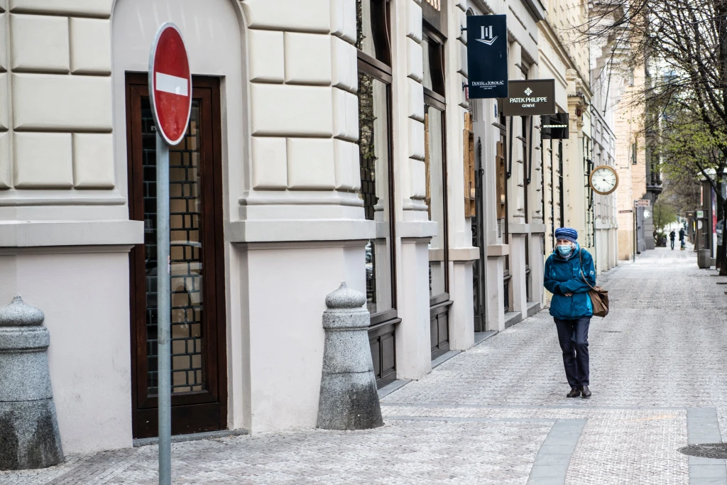 Zabedněná Pařížská. Nejdražší butiky jsou v&nbsp;nesnázích a&nbsp;hlásí milionové ztráty