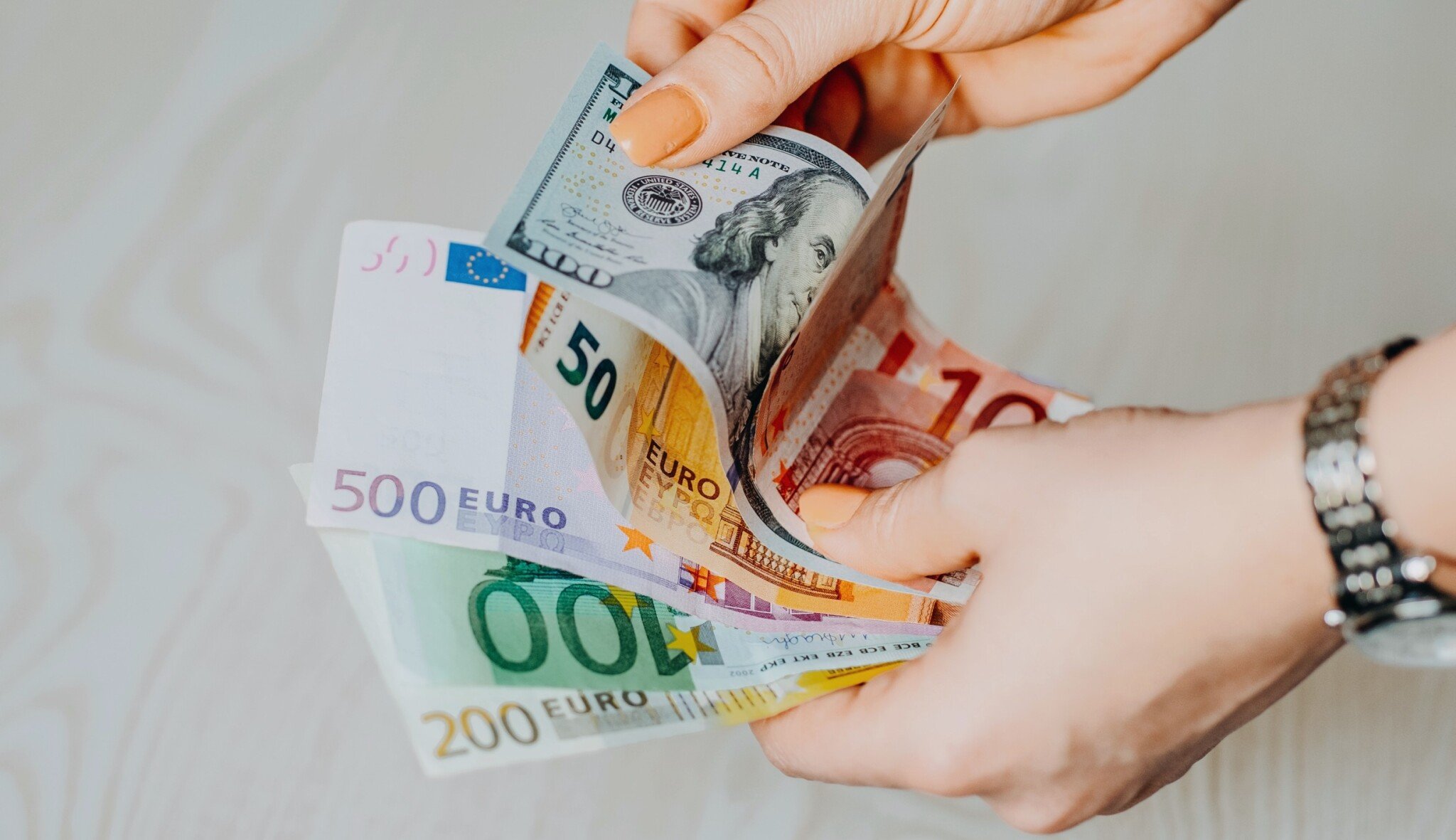 Forbes Money: Na euro za 25 korun můžeme zapomenout