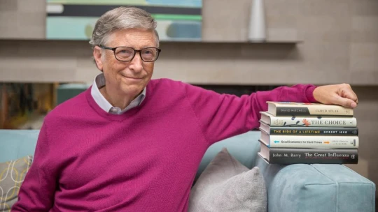 Bill Gates radí, co číst&nbsp;a&nbsp;sledovat, abyste zvládli léto s&nbsp;koronavirem