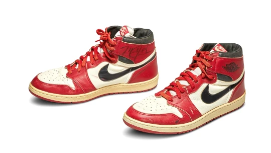 Nejdražší tenisky světa. Legendární Air Jordan 1 z&nbsp;roku 1985 vydraženy za 14 milionů korun