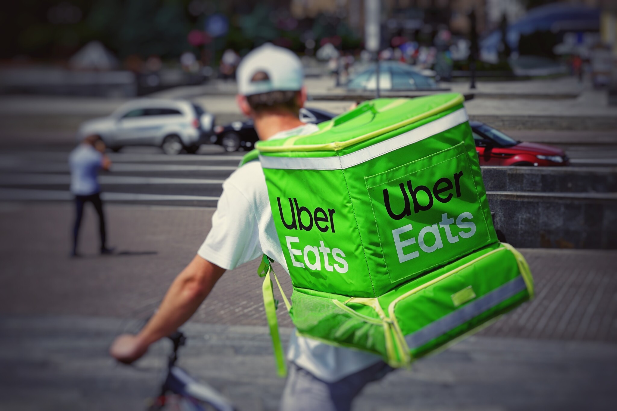 Uber Eats v Česku končí. Český trh málo rostl, a tak odskákal vlnu škrtů