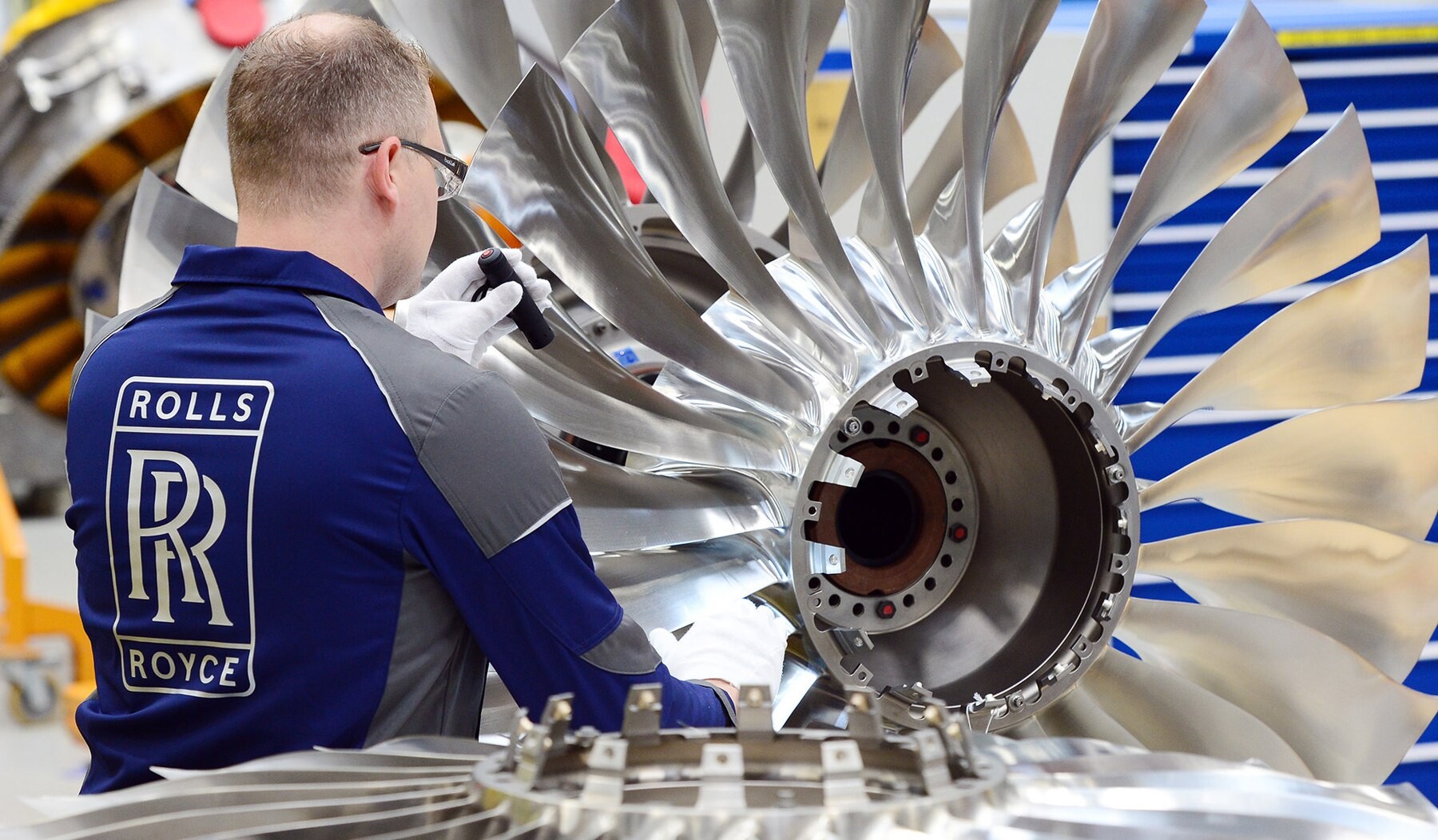 Výrobce motorů Rolls-Royce hlásí kvůli pandemii hlubokou ztrátu. Bude i propouštět