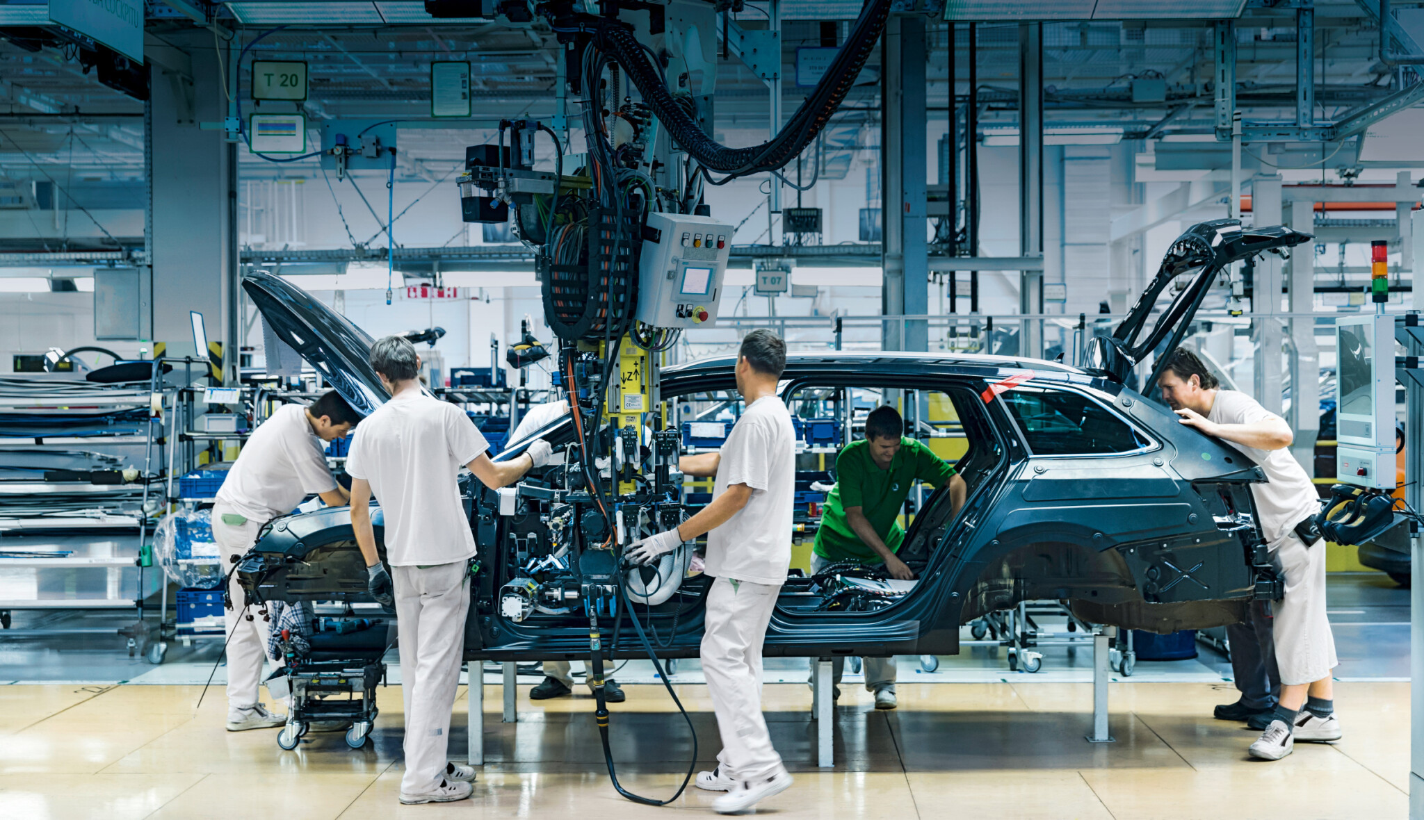 Forbes Money: Průmysl se v dubnu vypnul. Výroba aut spadla o 80 procent