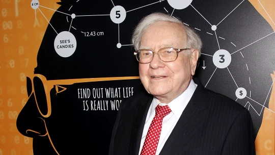 Buffett na nákupech. Za necelých 13 miliard si pořídil  telekomunikace i&nbsp;ropu