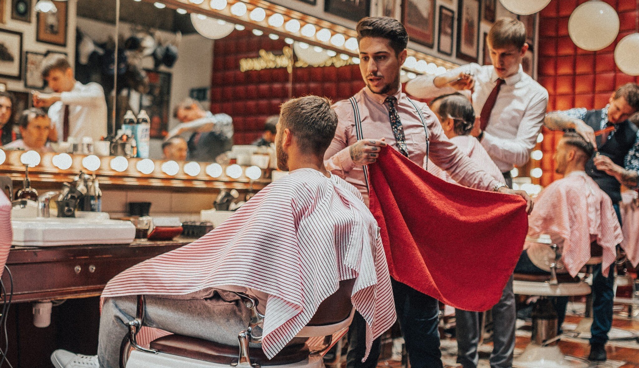 Barber, nebo vlasové závody? Kam v Praze pro dokonalý pánský účes