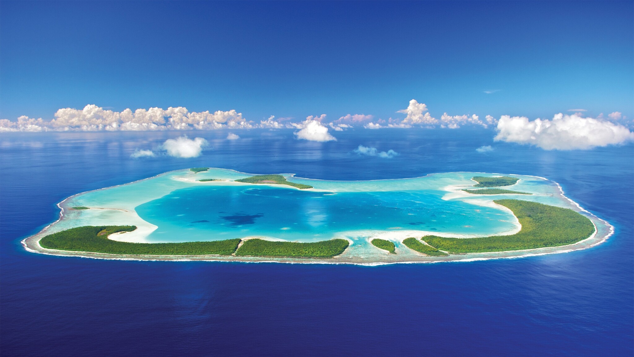 Bezpečnost je nový luxus. Tohle jsou nejkrásnější ostrovy i zámky, kde budete absolutně sami