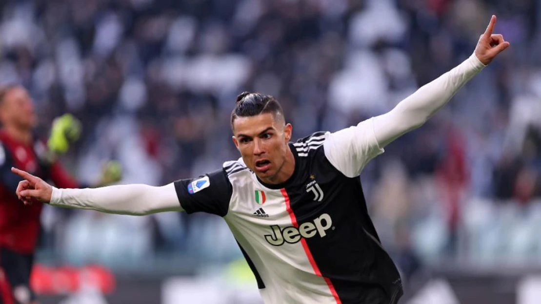 Ronaldo předehnal Messiho. Jako první fotbalista se stal dolarovým miliardářem