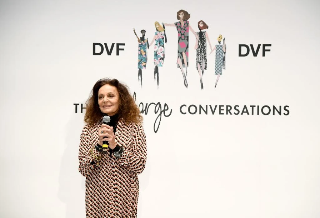 Zavřené obchody a&nbsp;propady tržeb. Diane von Furstenberg prožívá krizi. A&nbsp;točí o&nbsp;tom podcast