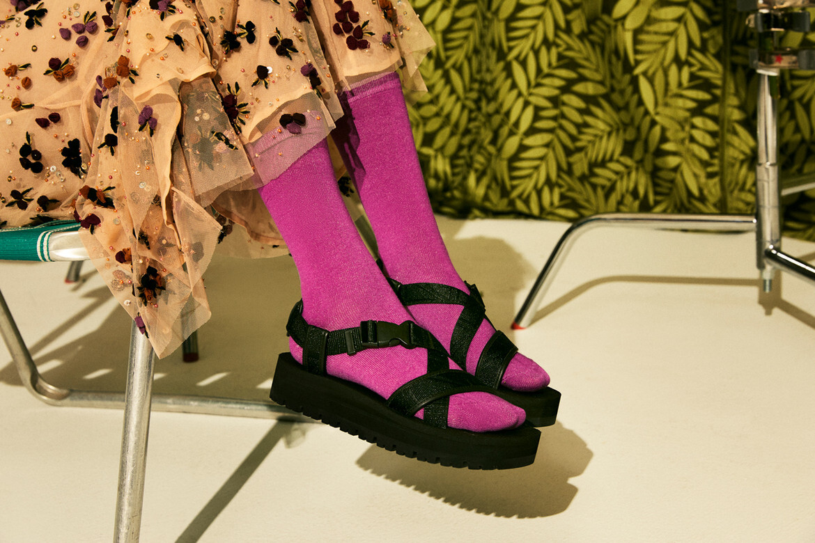 Asexuální i prudce módní. Byznys s „ošklivými sandály“ přináší miliony