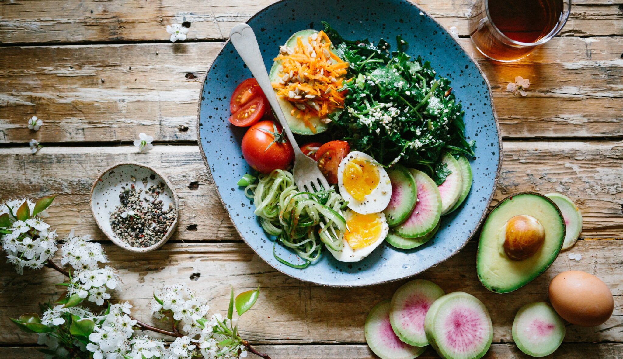 Nenápadné triky, jak do svého jídelníčku dostat víc zeleniny (a zdravého jídla vůbec)