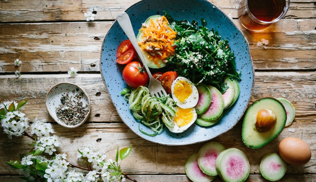 Nenápadné triky, jak do svého jídelníčku dostat víc zeleniny (a&nbsp;zdravého jídla vůbec)