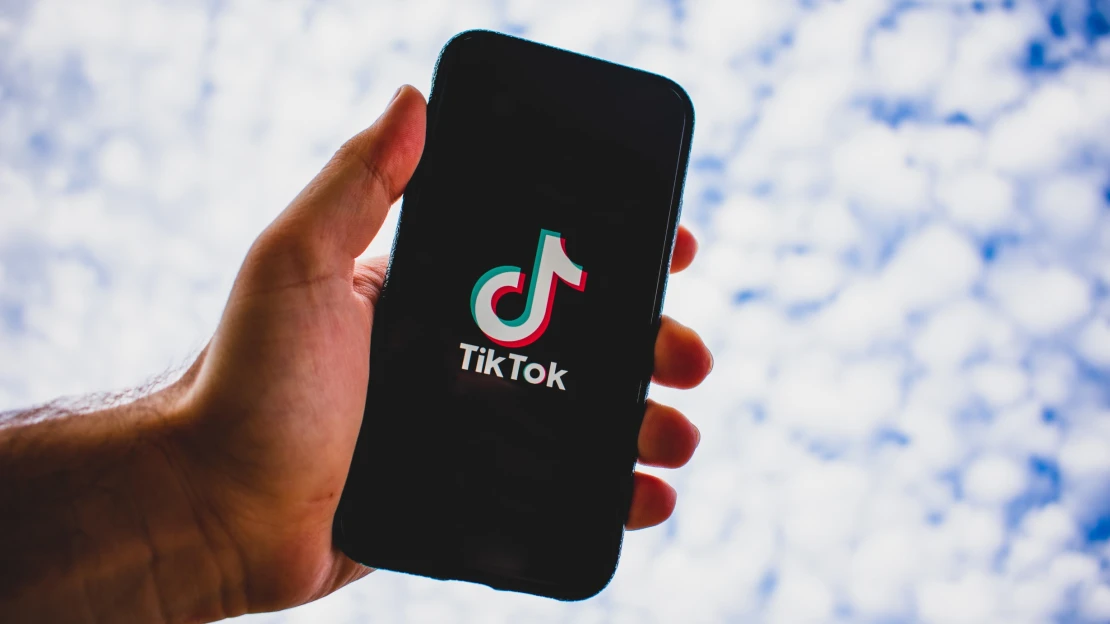 Nová verze iOS odhalila, že čínský TikTok tajně sleduje miliony iPhonů